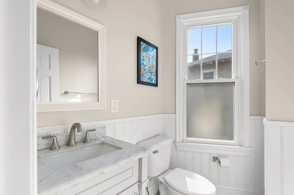 main level 1/2 bath