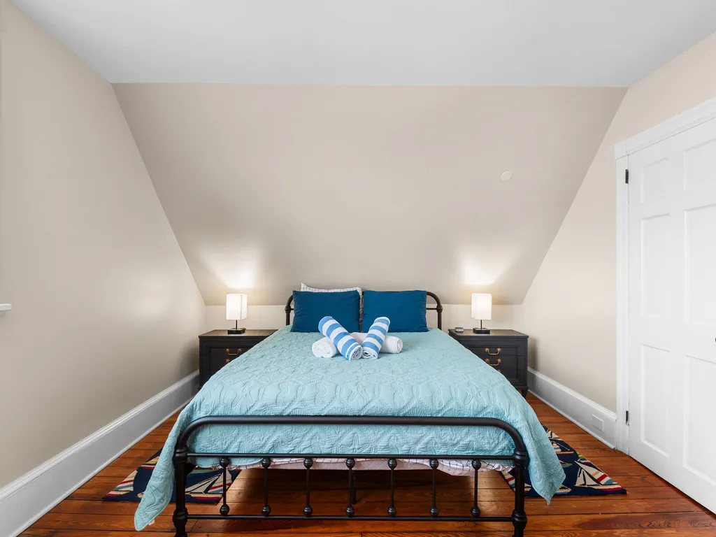 Queen bed
