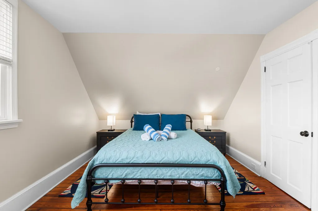 Queen bed