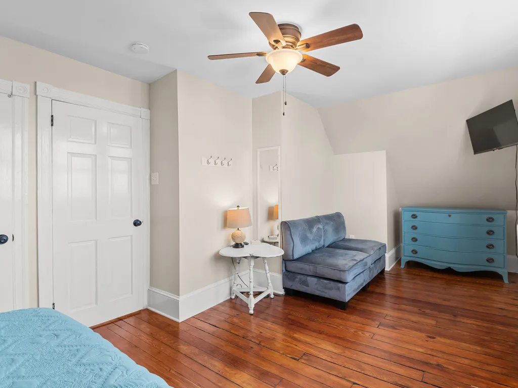 bedroom sitting area