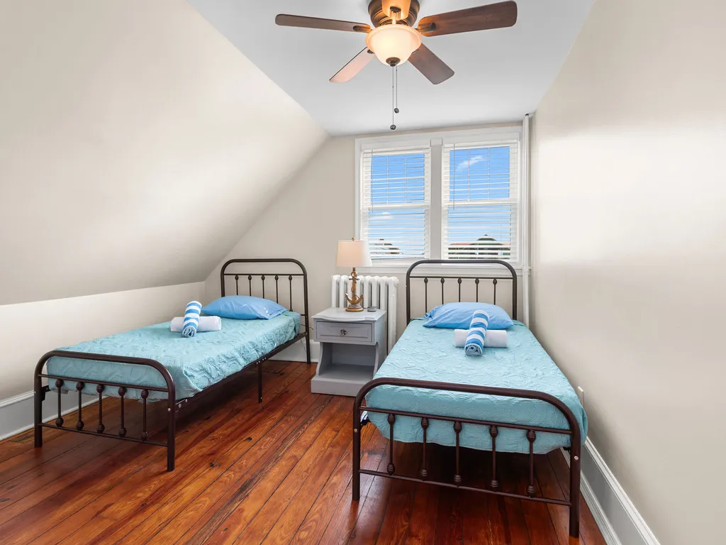 twin bedroom