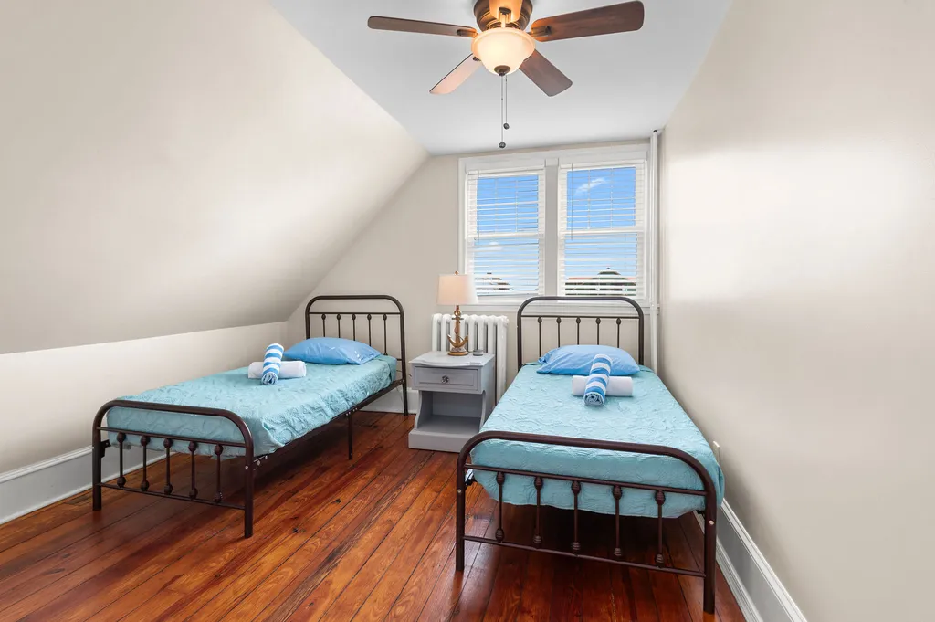 twin bedroom