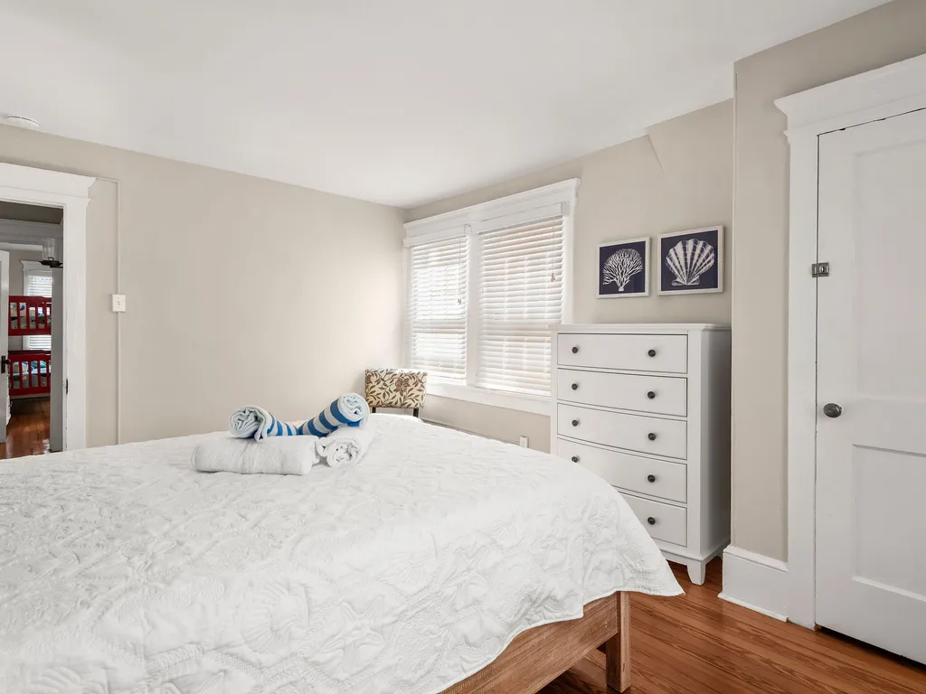 Queen bed 2
