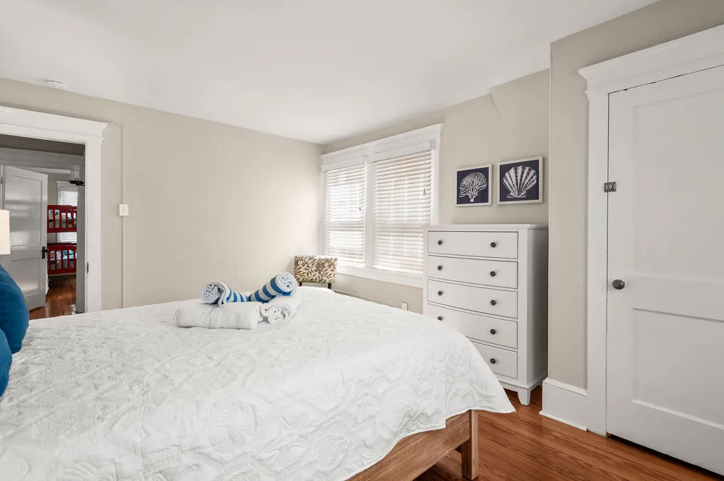 Queen bed 2