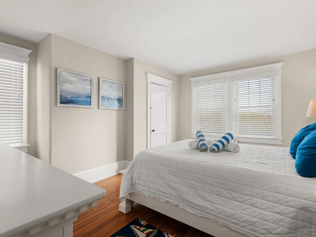 Queen bed 3