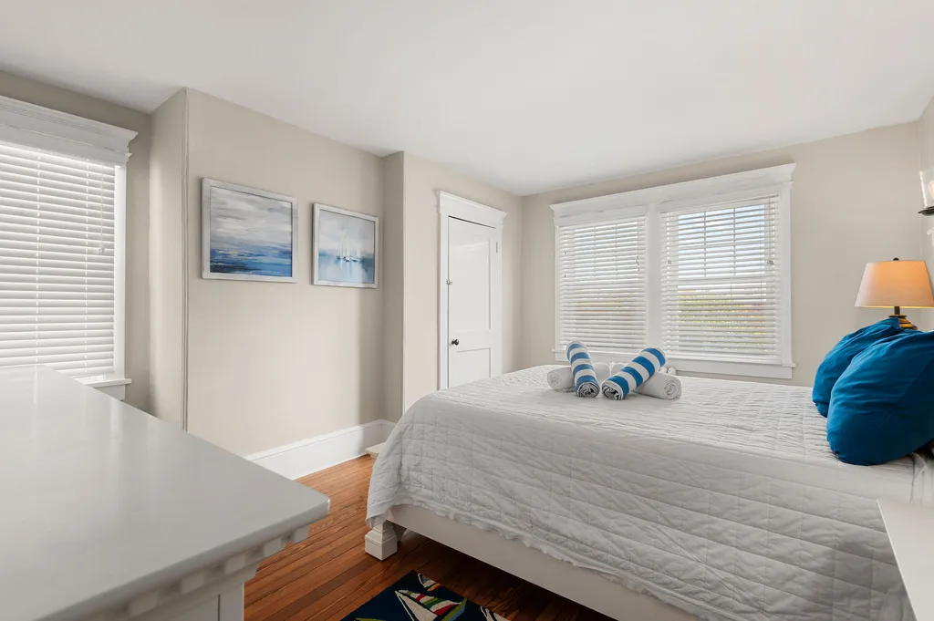 Queen bed 3