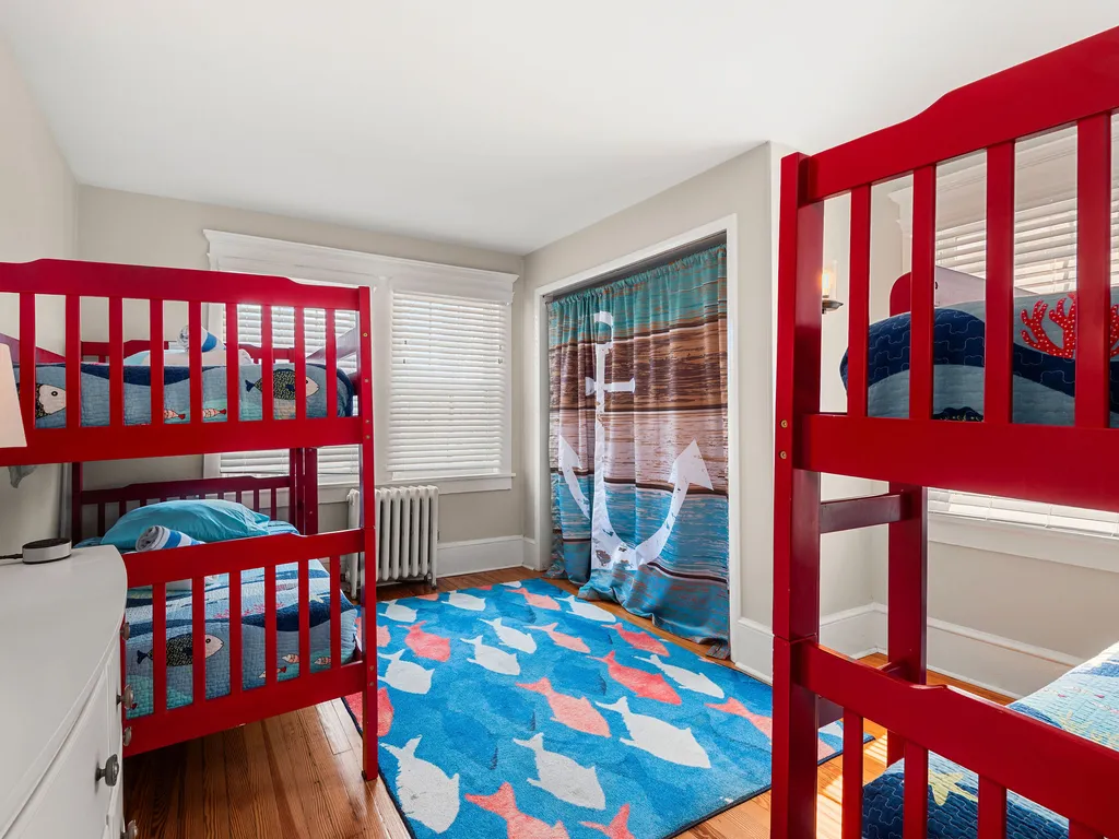 bunk bedroom