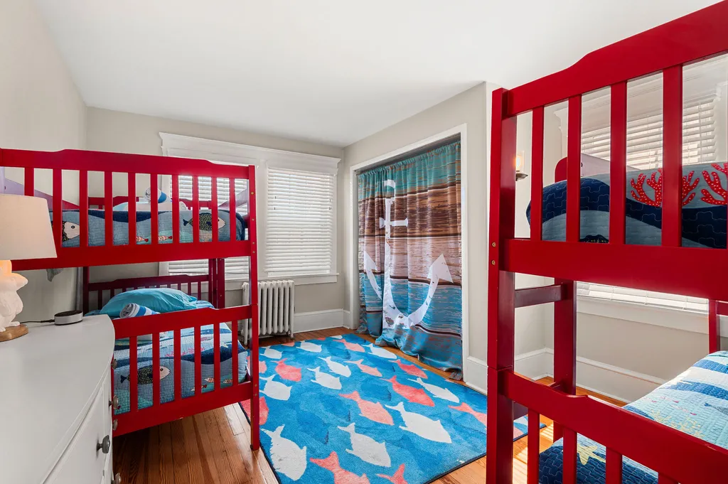 bunk bedroom