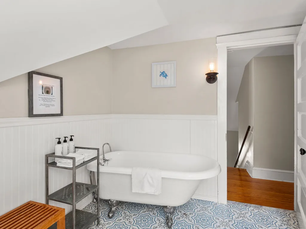 top floor bath-claw foot tub