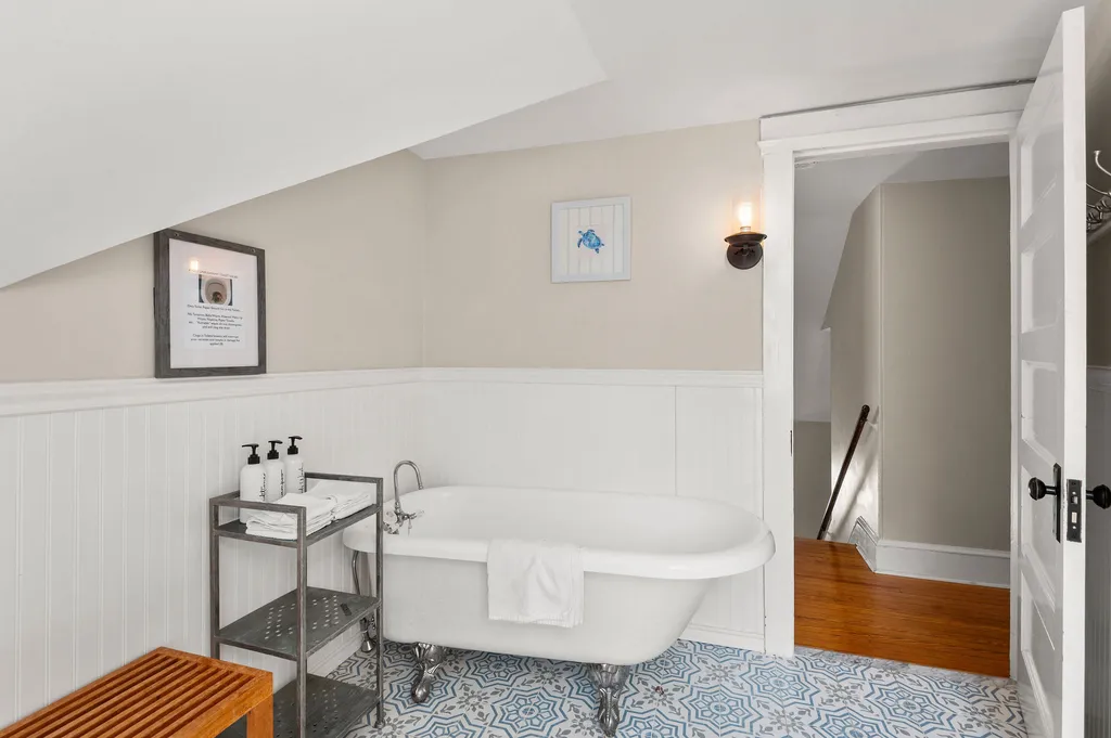 top floor bath-claw foot tub