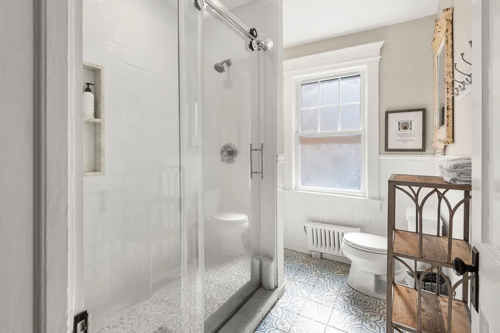 2nd floor full bath