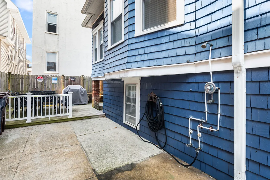 Grill, hot/cold shower and deck seating