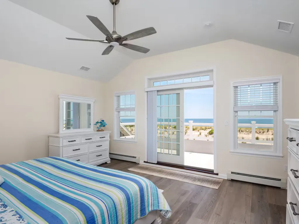 Master Bedroom - Second floor - ocean view.