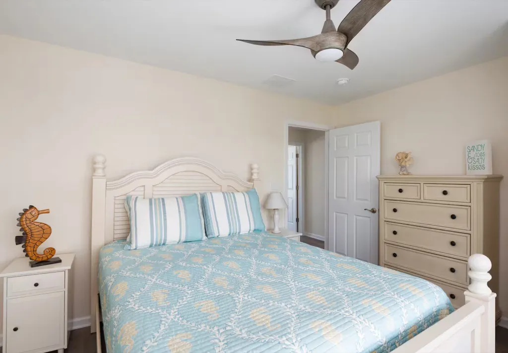 First floor queen bedroom.