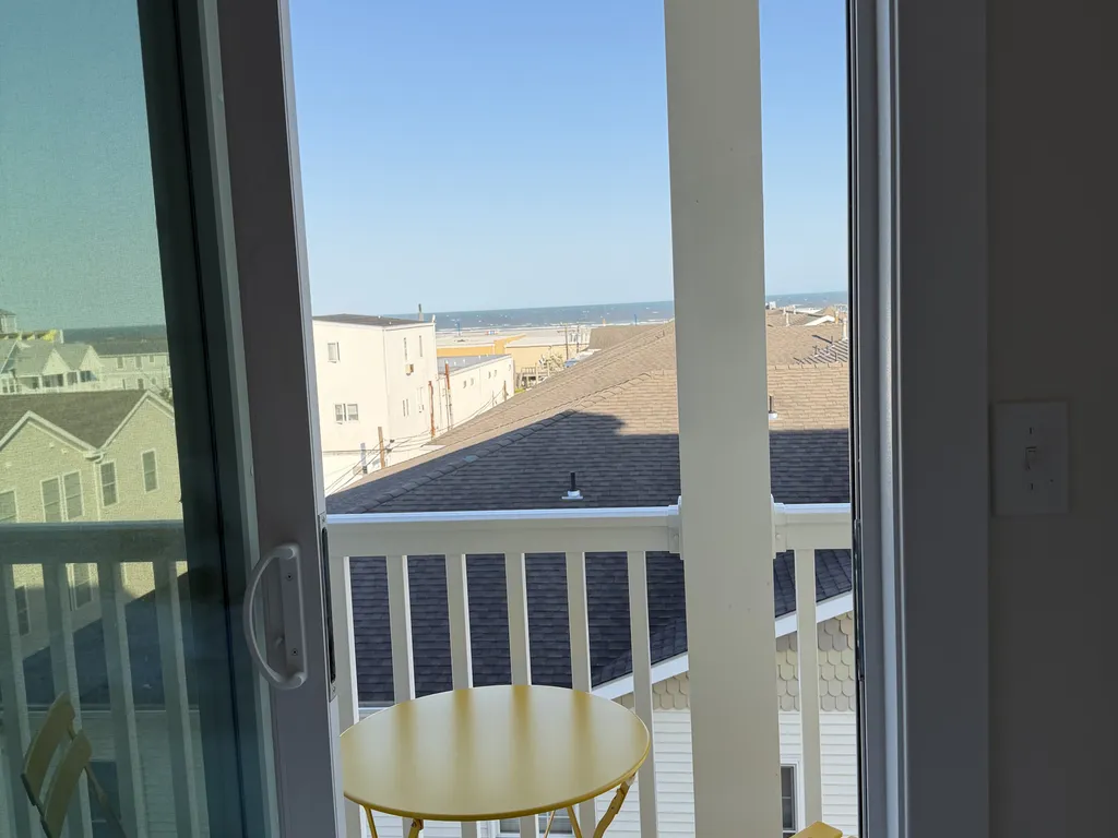 Twin bedroom balcony