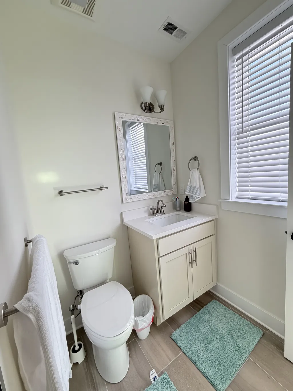 Master bathroom 1