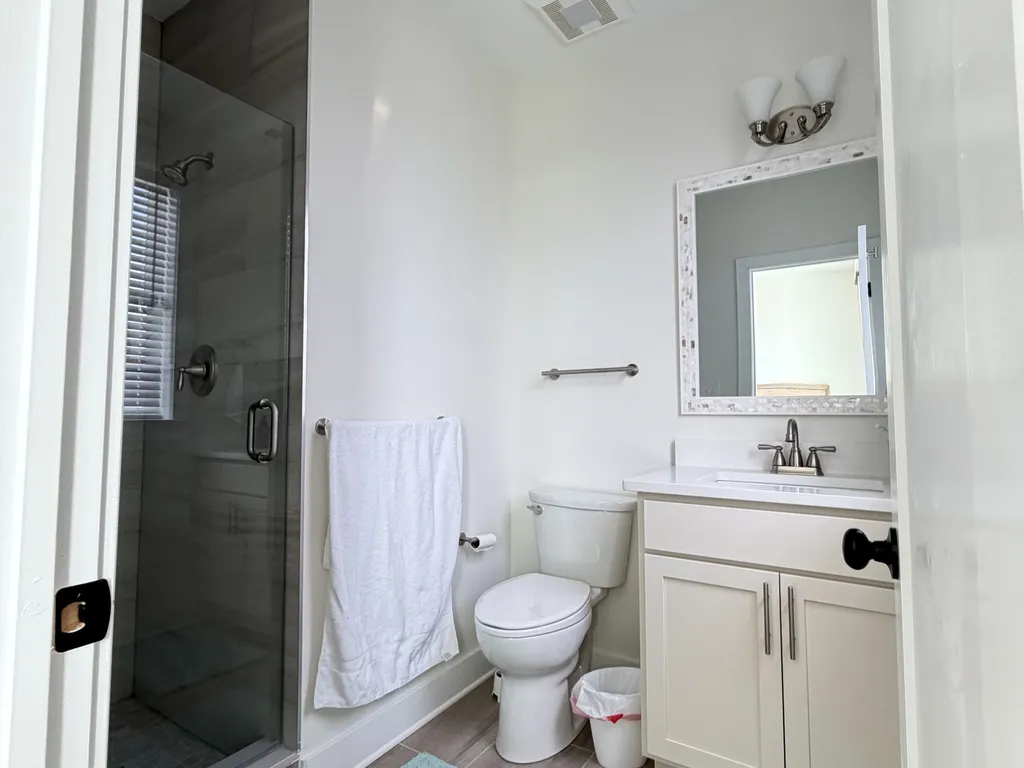Master bathroom 1