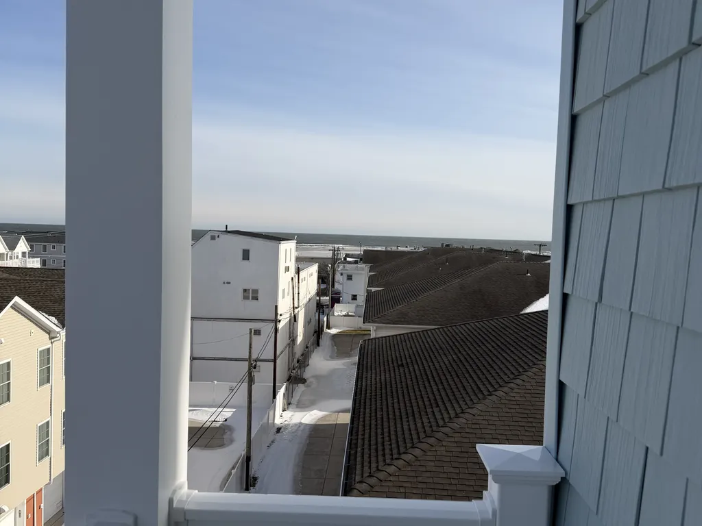 Bunk bedroom balcony