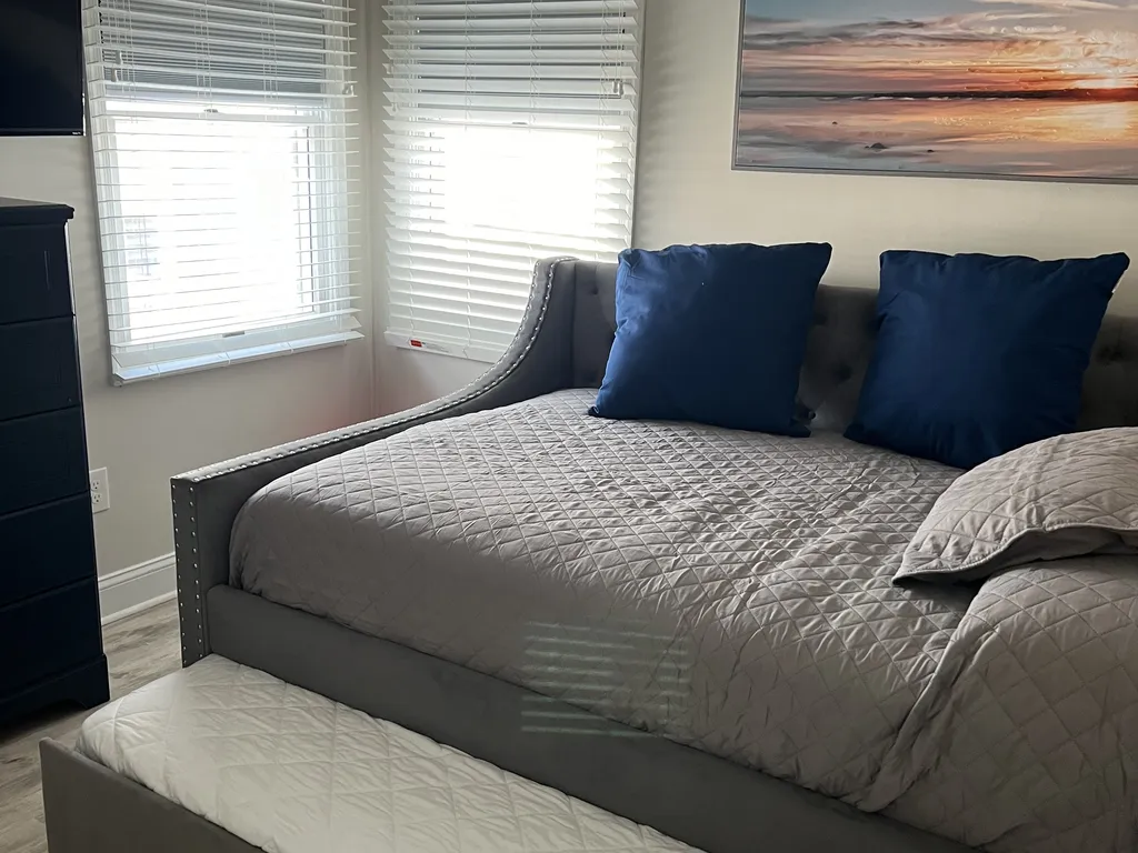 Full BR Trundle 1st Floor