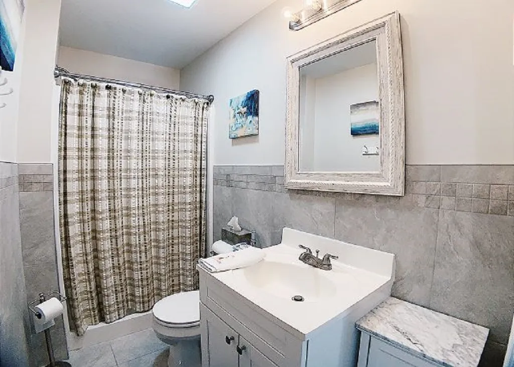 2nd Floor Full Bath