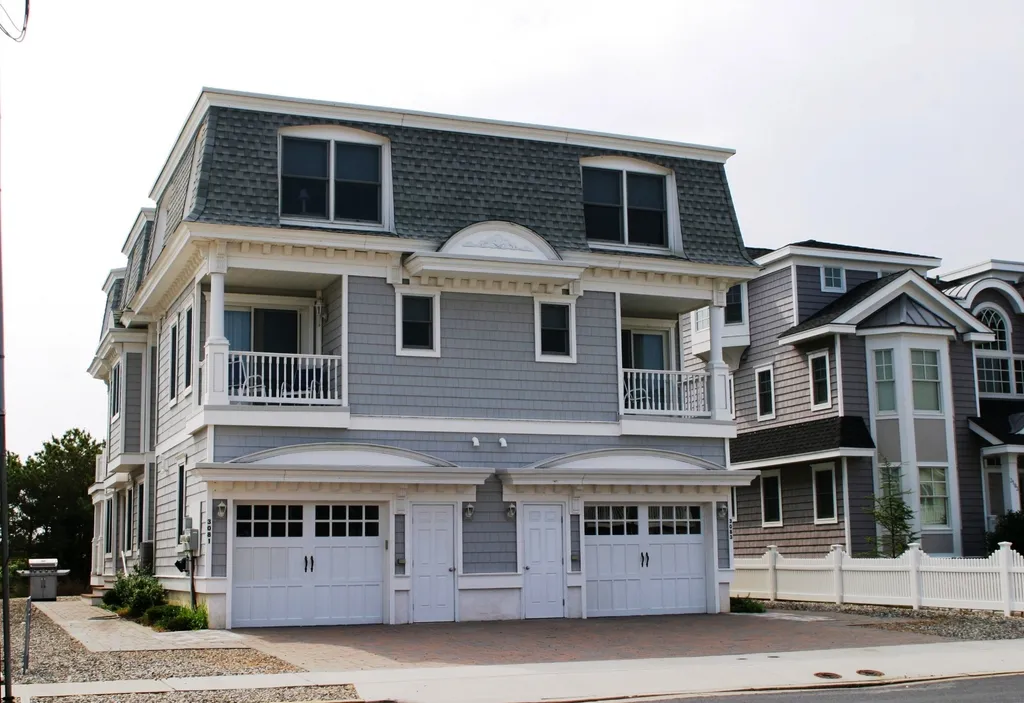 3081 and 3083 Avalon Avenue