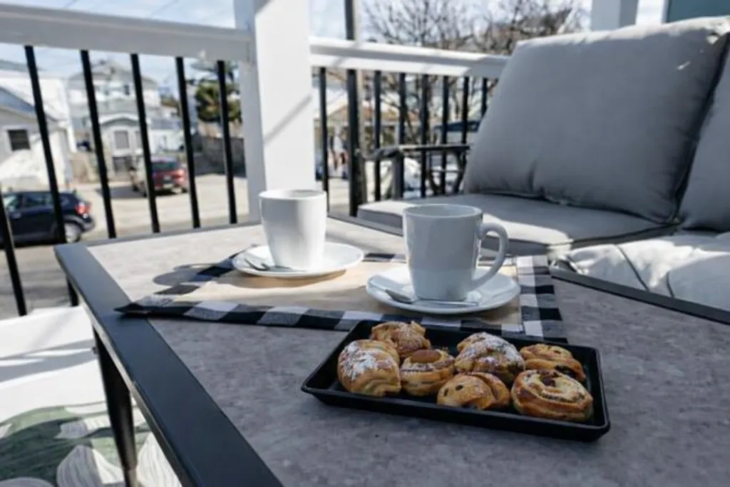 Enjoy breakfast outdoors! 