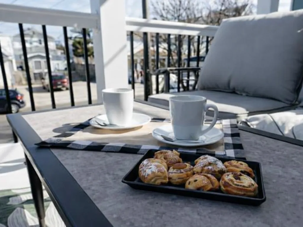 Enjoy breakfast outdoors! 