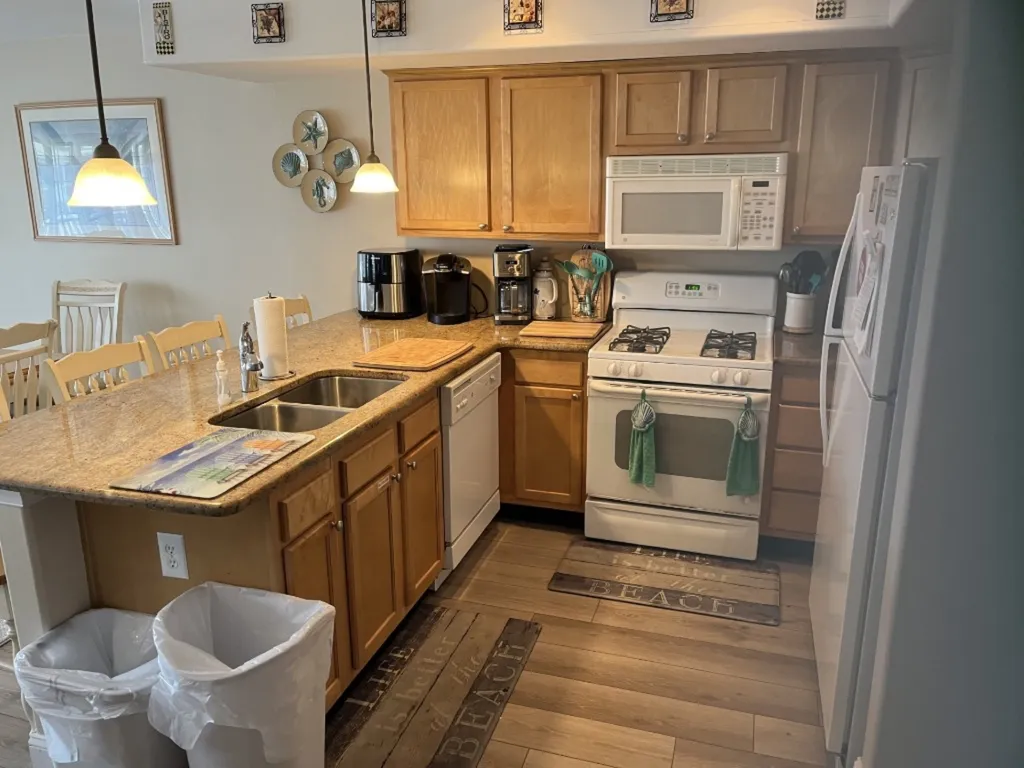 MAIN KITCHEN