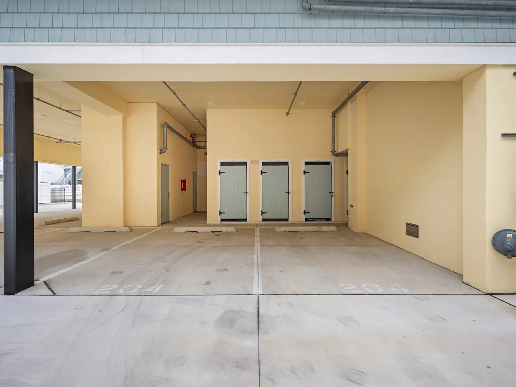 Private parking with storage unit