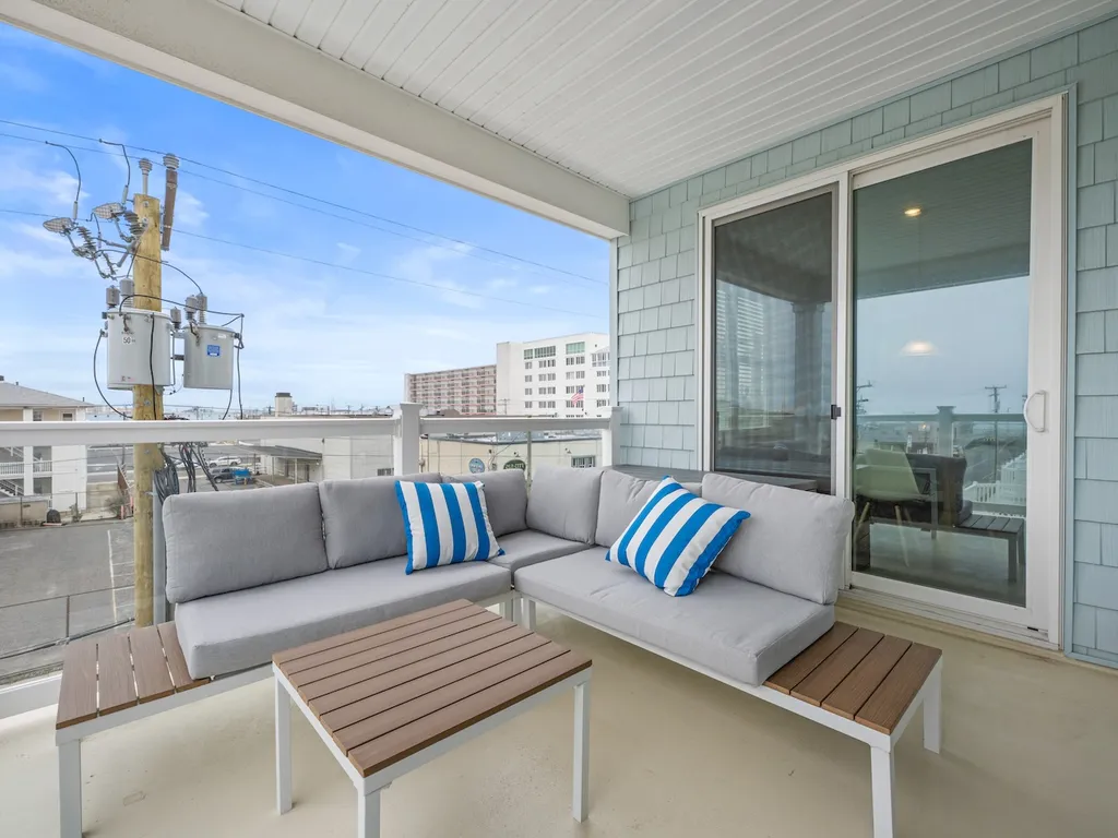 Private main deck