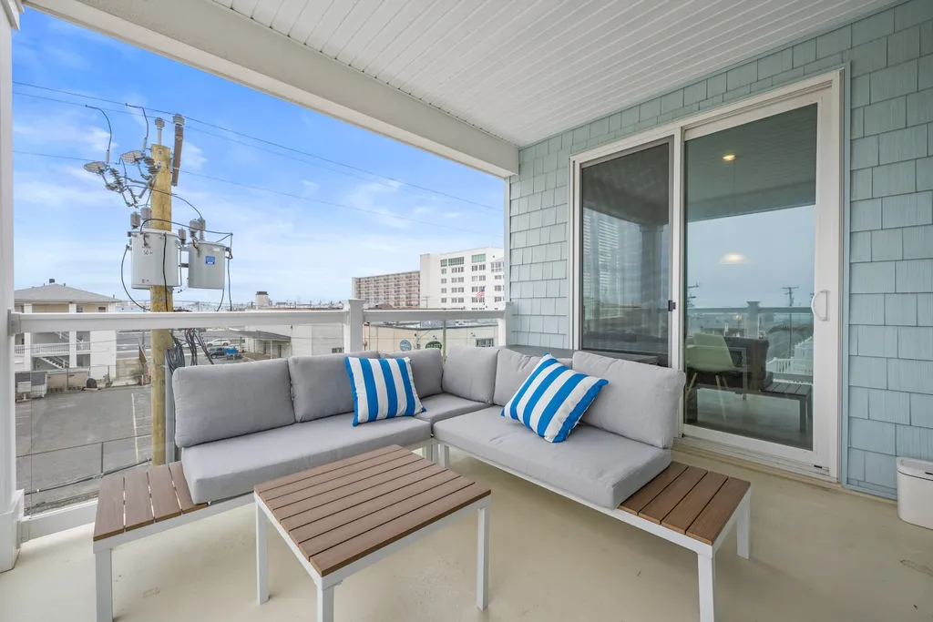Private main deck