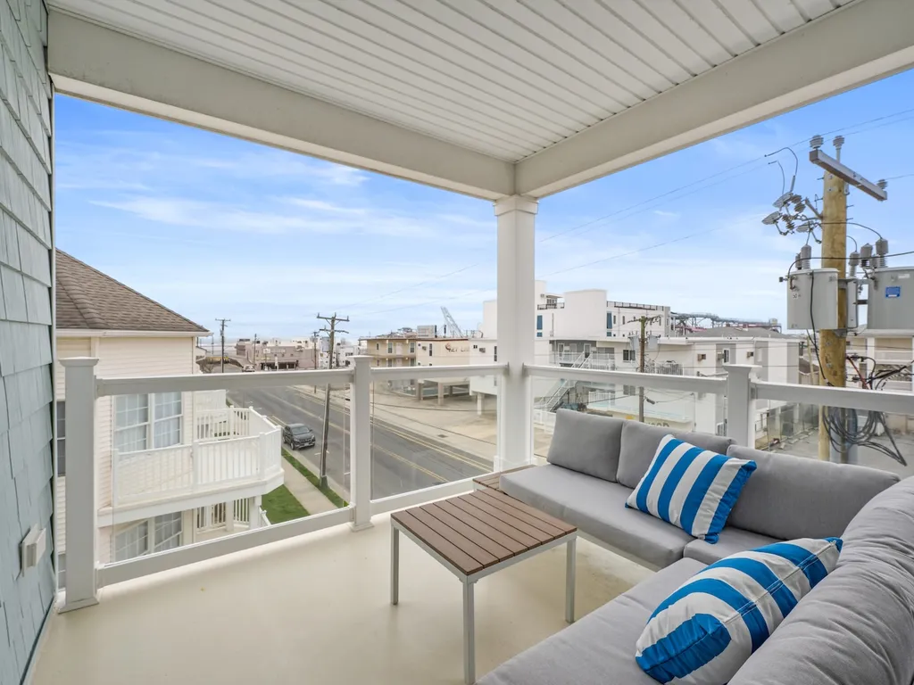 Private main deck