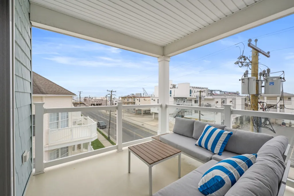 Private main deck