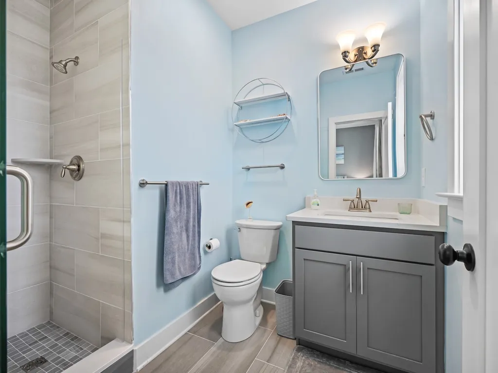 Master bedroom bathroom