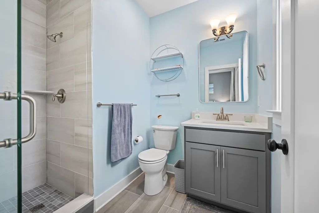 Master bedroom bathroom