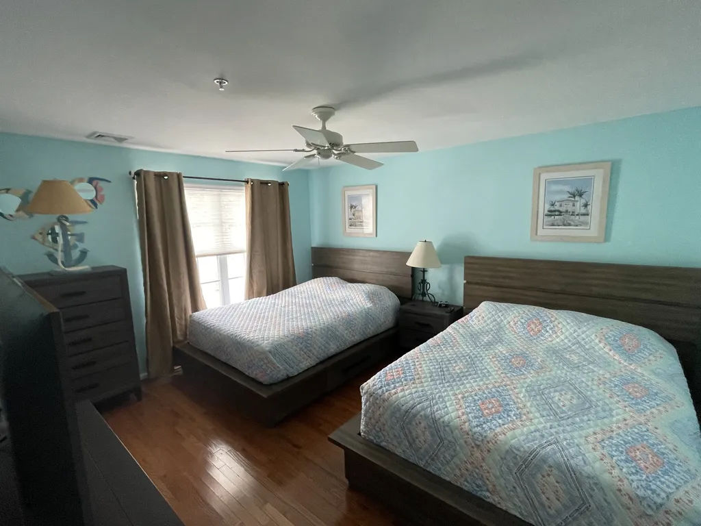 2nd Bedroom with 2 Queens