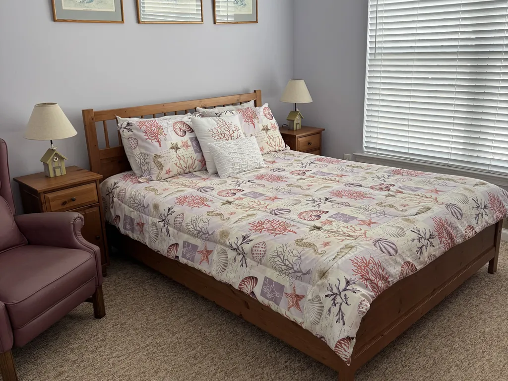 Bedroom 2 (Queen)
