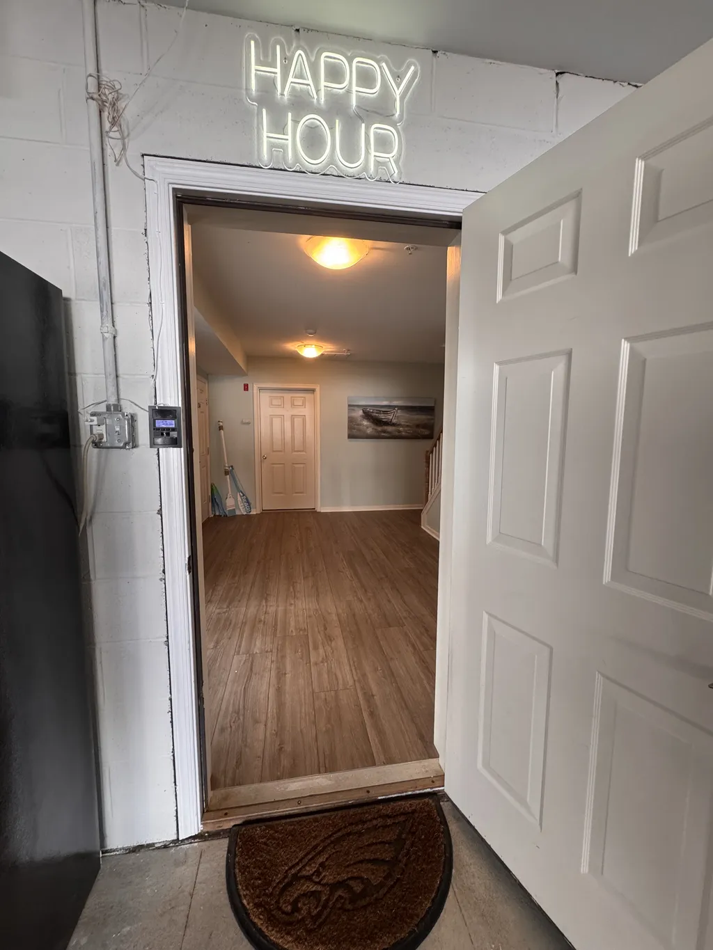Enter from the garage right into the entrance area
