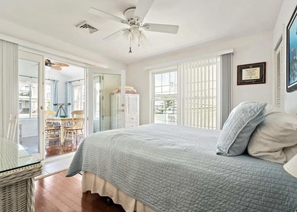 one of 5 bedrooms 