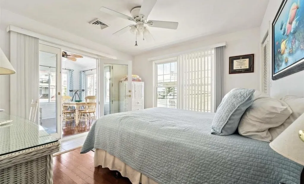 one of 5 bedrooms 