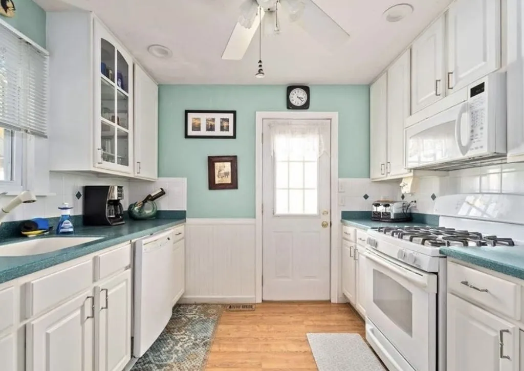 Bright Kitchen with wonderful counter space