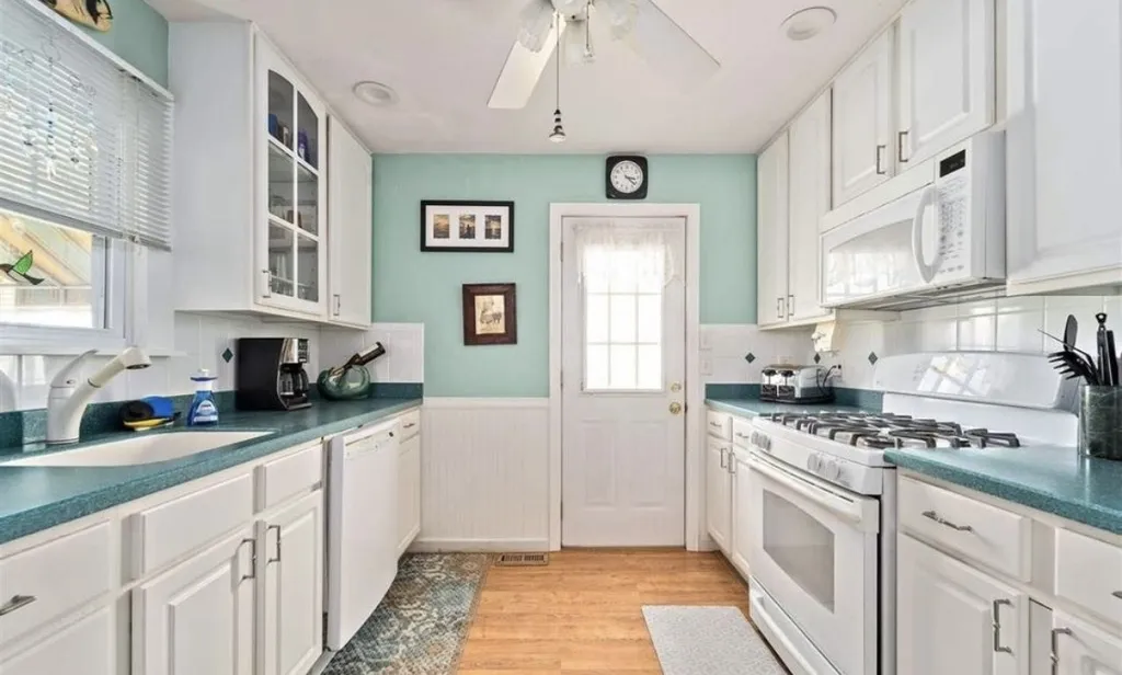Bright Kitchen with wonderful counter space