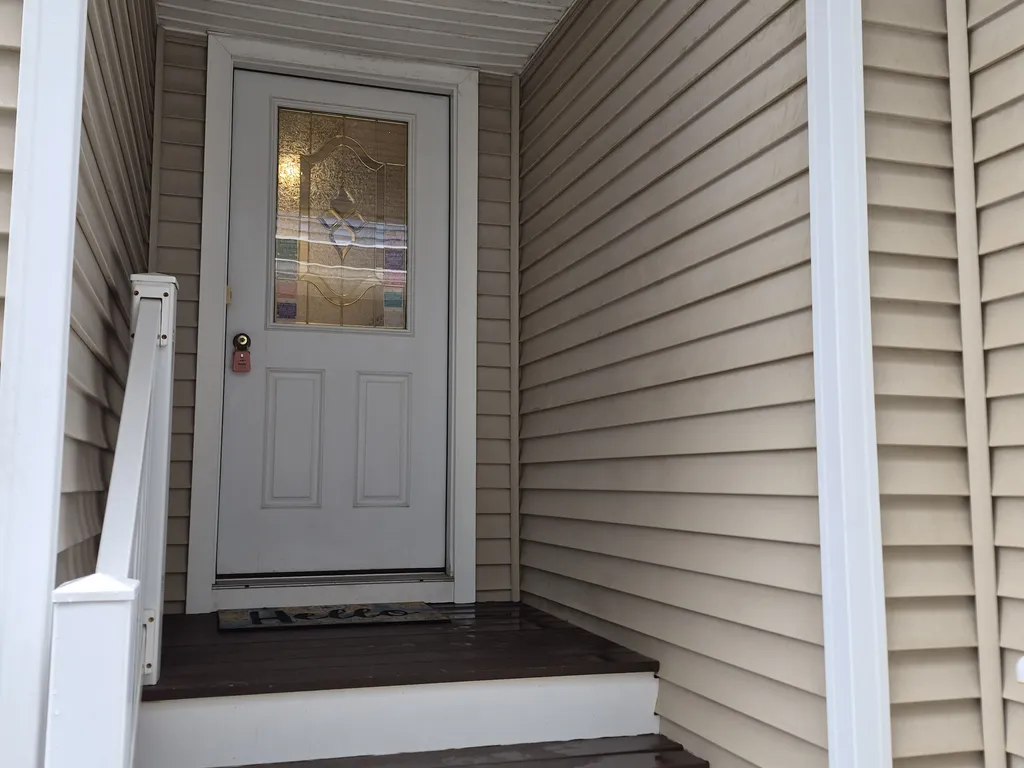 Side entry door 