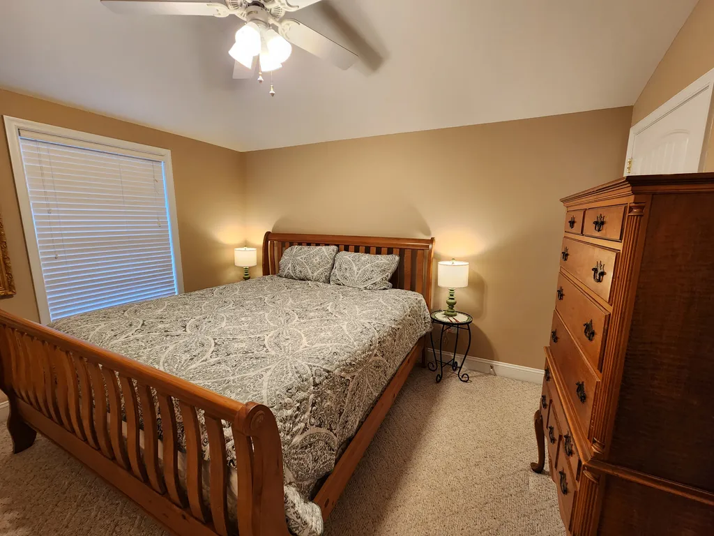 3rd Floor - King Bed - Green Room