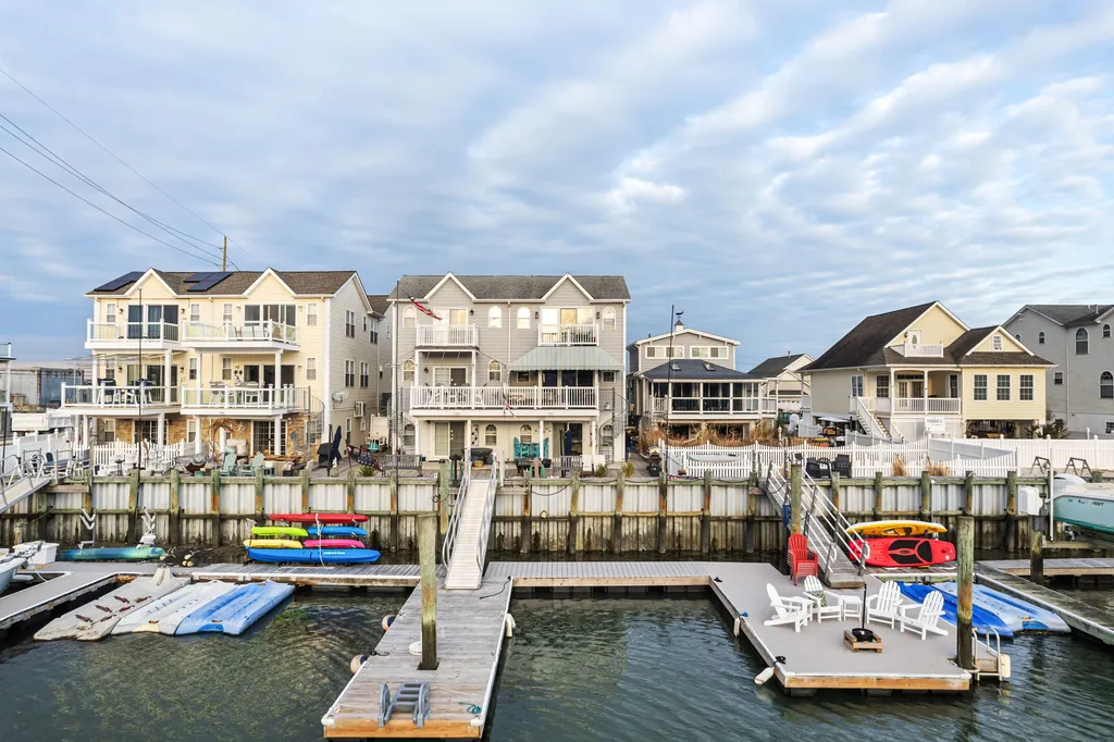 Bay/Dock