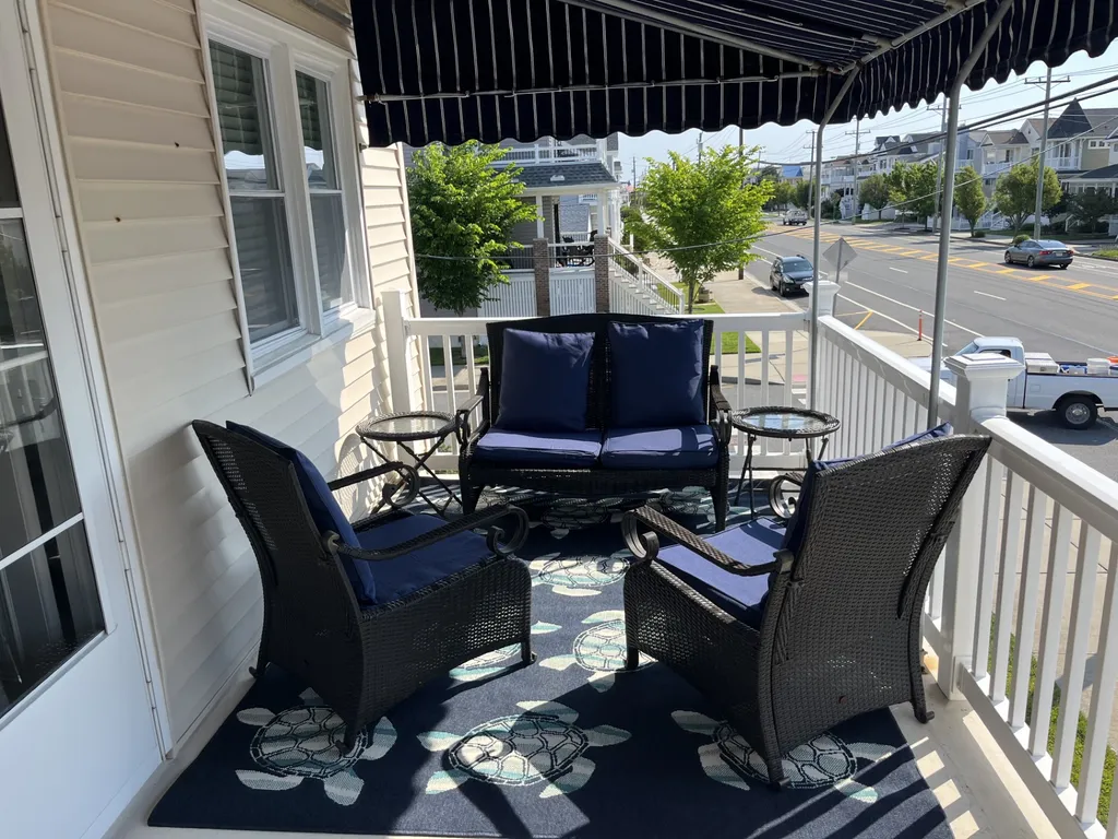 Breezy &amp;amp; beautiful outside deck
