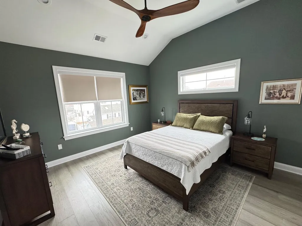 3rd floor Bed 5 Queen