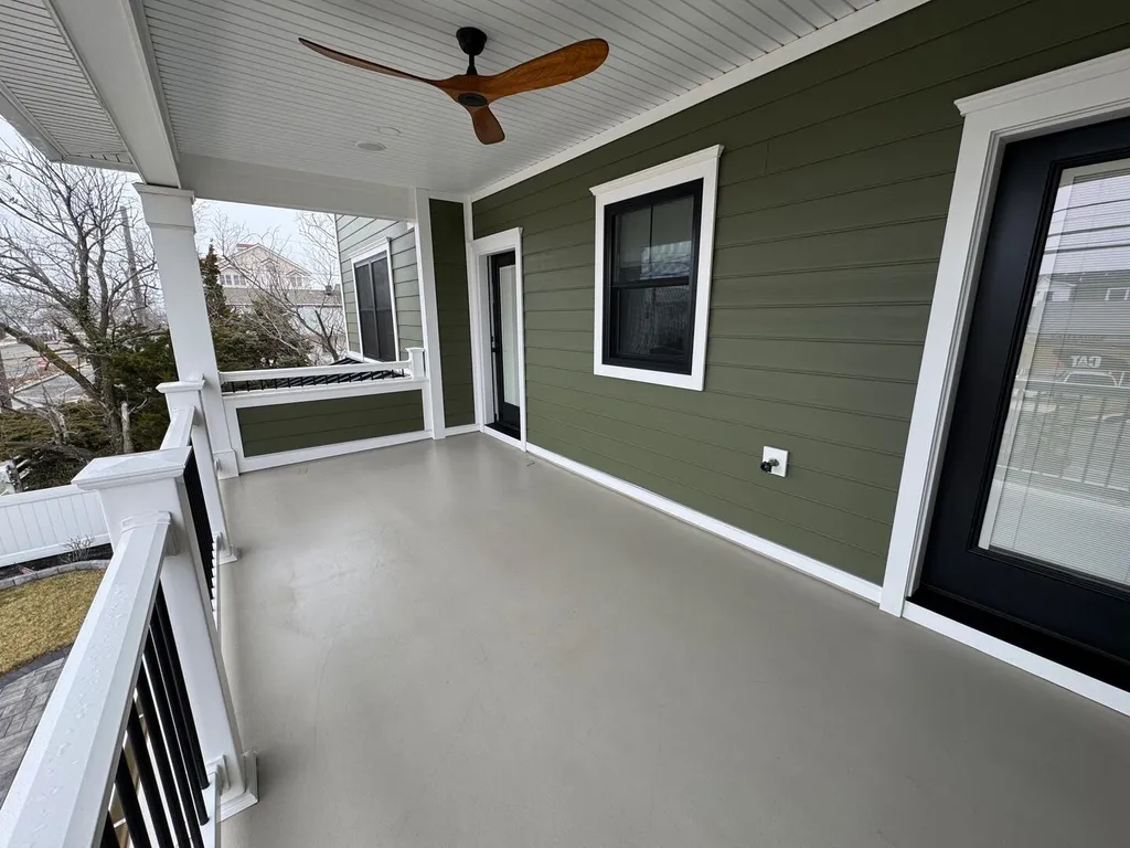 2nd Floor Deck Front