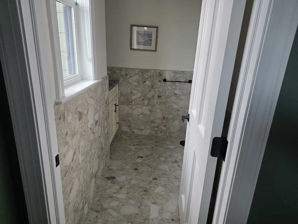3rd floor private bath