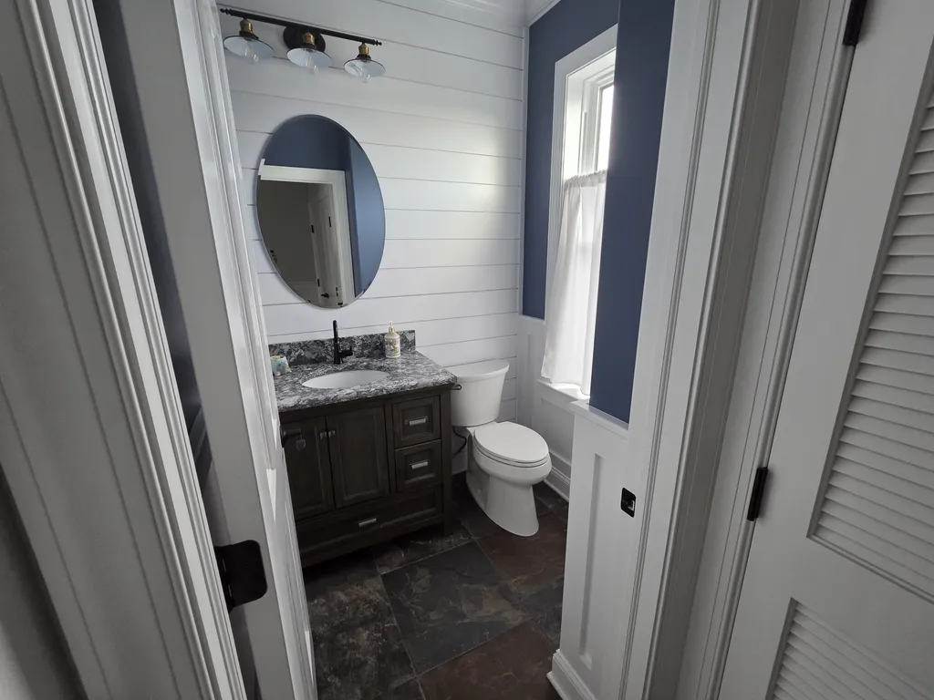 3rd floor 1/2 bath